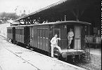 Zug mit 3 Wagen in der Talstation Ouchy - vor dem Bau der prächtigen Talstation