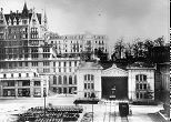 Bahnhof Lausanne Flon mit dem Tunneleingang der beiden Standseilbahnen - links nach Lausanne Ouchy Gleis mit 3 Schienen - rechts Gleis der Windenbahn nach Lausanne Bahnhof