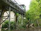 Unter dem Trassee der Standseilbahn von Fribourg