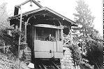 Wagen der stillgelegten Standseilbahn Territet Mont Fleuri in der Bergstation