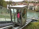 Schrägaufzug mit Glaskabine im Bärenpark Bern