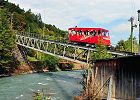 Gleich nach der Abfahrt in Mülenen überquert die Niesenbahn die Kander