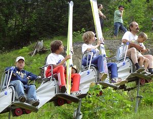 Habegger Schrägaufzug Monorack mit Windenantrieb in Kandersteg - rechts ist das Zugseil sichtbar