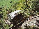 Windenbahn Artilleriewerk Wimmis Burgfluh Wagen der Standseilbahn unterwegs