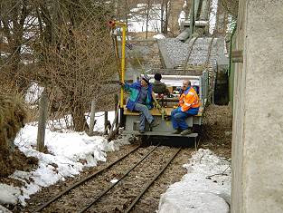 Standseilbahn Turtmann Oberems unterwegs im März 2004