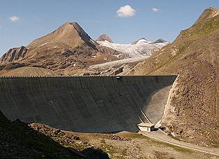 Bergstation der Standseilbahn an der Staumauerbasis Griessee