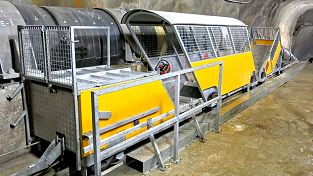 Transitgas Standseilbahn 4 Oberwald aktuelle Standseilbahn Wagen seit 2003 von links Bremswagen - Personenwagen - Materialwagen - Foto Markus Seitz Archiv standseilbahnen.ch