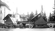 Die beiden Wagen der Fürigenbahn 1924 unterwegs von Kriens Bell mit Heggli Transporte in die Harissenbucht bei Stansstad