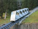 Wagen der Standseilbahn Engelberg Gerschnialp unterwegs