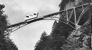 Stoosbahn Standseilbahn Stoos Brücke über die Muota