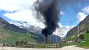 Brand im San Bernardino Tunnel am 18.05.2018 - schwarzer Rauch drang aus dem Lüftungsschacht Aria - Foto blick.ch