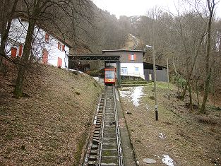 Funicolare San Salvatore Mittelstation Pazzallo mit dem Antrieb