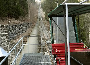 Lüen Kraftwerk Arosa Energie Wagen in der Talstation