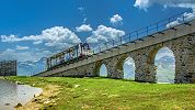 Parsennbahn zum Weissfluhjoch unterwegs auf dem Viadukt