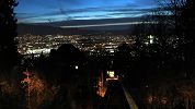 Standseilbahn Zürich Rigiblick - Aussicht von der Bergstation auf die Nacht von Zürich