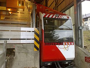 Gangloff-Wagen der Braunwaldbahn in der Bergstation