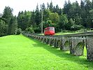 Das allerletzte Foto in diesem Standseilbahn Katalog :-) - Standseilbahn Unterwasser Iltios - Abfahrt auf dem wunderschönen Viadukt von 1934 Richtung Iltios