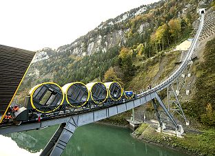 Stoosbahn Schwyz Stoos im Katalog der Standseilbahnen - Foto Urs Flüeler