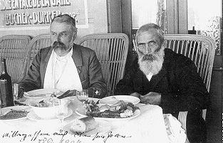 Josef Durrer (links) und Franz Bucher auf dem Stanserhorn 1904 - Foto Archiv standseilbahnen.ch 