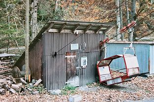 Luftseilbahn Sisikon Riemenstalden Riedberg - Butzen Butzenalp - Fahrzeug in der Talstation