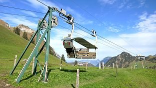 Luftseilbahn Isenthal Chlital - Musenalp - Schiffli in der Endposition auf der Musenalp