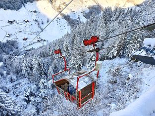 Luftseilbahn Isenthal - Horlachen - wunderschöne Aussicht auf das verschneite Isenthal