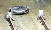 Standseilbahn für Boote und Schiffe - Boottransportanlage Kraftwerk Hagneck - Das Umlenkrad für das Zugseil ist bei den Boottransportanlagen normalerweise unter Wasser und nicht so gut sichtbar wie hier - Foto Archiv standseilbahnen.ch