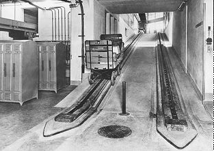 Fotos 3000 und 3001: Die Material-Schrägaufzüge in der Sihlpost Zürich Schweiz - Material-Standseilbahnen Katalog Schweiz - Foto Archiv standseilbahnen.ch