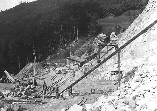 Netstal Kalkfabrik Schrägaufzug - Foto Archiv standseilbahnen.ch