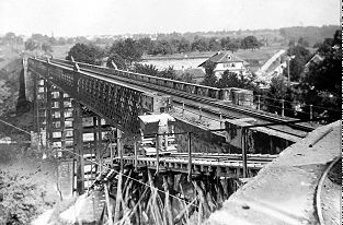 Schwarzenbach SG Thurbrücke Schrägaufzug Thur - Eisenbahn für Kiestransport - Material - Standseilbahn - Foto Archiv standseilbahnen.ch