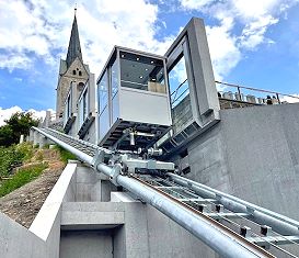 Der neue Schräglift Domat Ems Friedhof - die neuste Standseilbahn der Schweiz - Foto Archiv standseilbahnen.ch Der neue Schräglift Domat Ems Friedhof - die neuste Standseilbahn der Schweiz - Foto Archiv standseilbahnen.ch